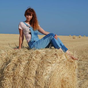 Model - Hot Foxy striptease