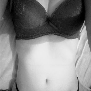 Model - Heidy Kung petite