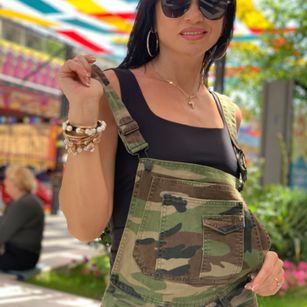 Model - Chanel clever