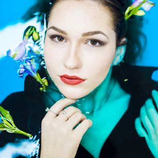 Model - LinaCuteGirl fingers