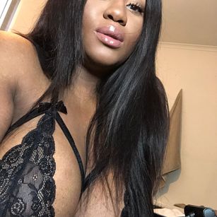 Model - BustyLeahx bigboobs