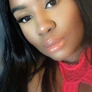 Model - BustyLeahx bigtits