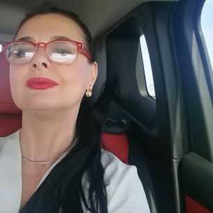 Model - Dominatrix Dinah boobs