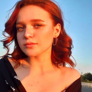 Model - Daria Cute Lips striptease