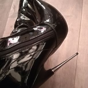 Model - Dominatrix Dinah femdom