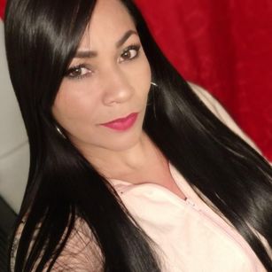 Model - Meggan Rousell aceite