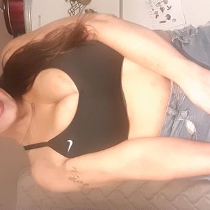 Model - Gia Costello bigtits