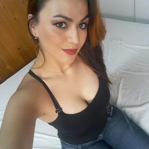 Model - Danalara Hot