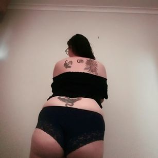 Model - Kat Black feet