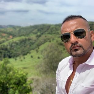 Model - Thomas Adams gay