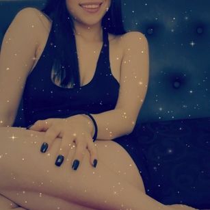 Model - Nina Vantt naked