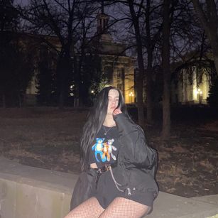 Model - Skyfull Model striptease