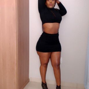 Model - JuicyJess nails