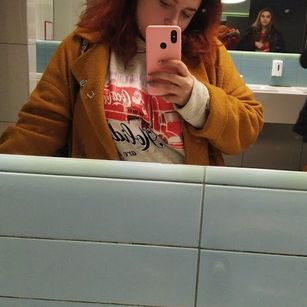 Model - DexyRed LUSH