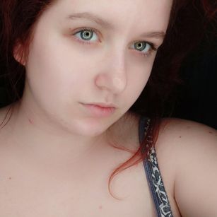 Model - DexyRed spanking