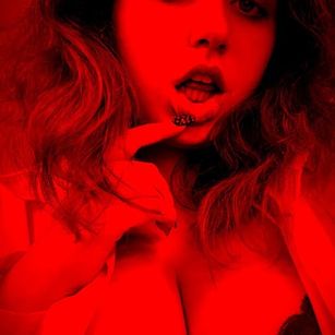 Model - DexyRed LUSH