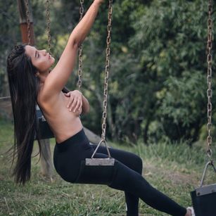 Model - pao arias striptease