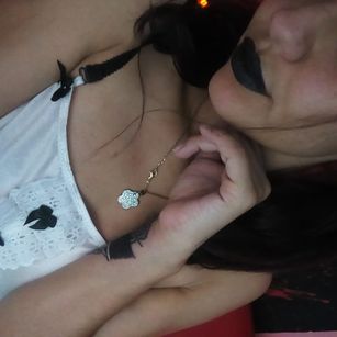 Model - EMMA JHONNES smoke