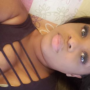 Model - love buttons kind