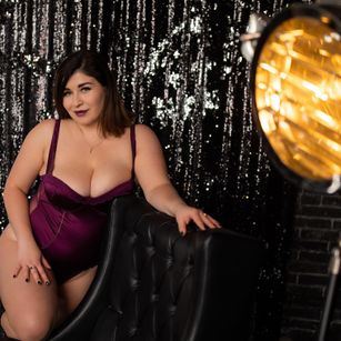 Model - Bella Morningstar dildo