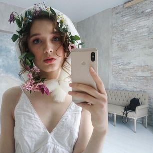 Model - CharlizaHartt toys