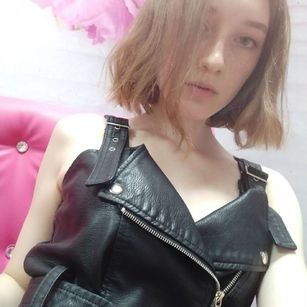 Model - CharlizaHartt toys