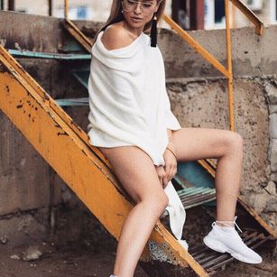 Model - Elli9 HOTTER