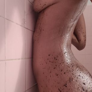 Model - Tavvyshae Ebony