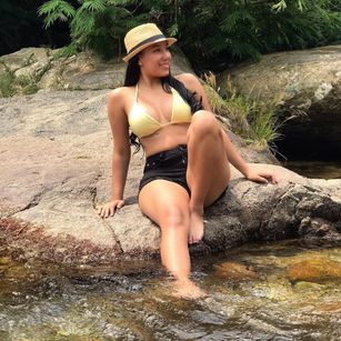 Model - Maggie Thompson feet