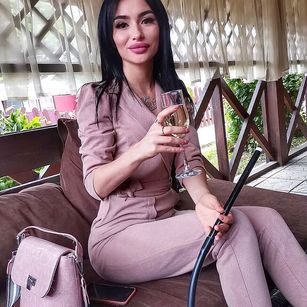 Model - Karina boops