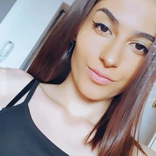 Model - AriannaBrawny sexy