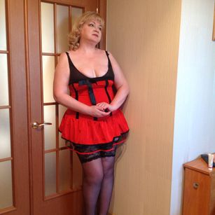 Model - YourLinia feet