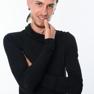 Model - Avi Nova horny