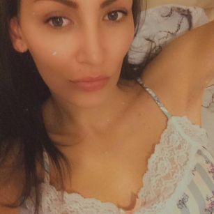 Model - EvelynRosie goddess