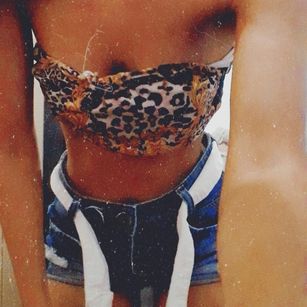 Model - Anitta masturbao