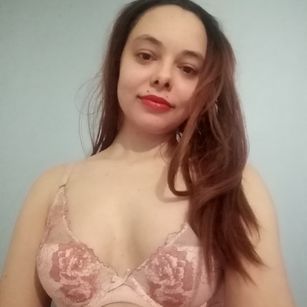 Model - NaughtyJulia32 bush