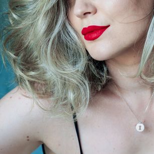 Model - Larisa Blonde