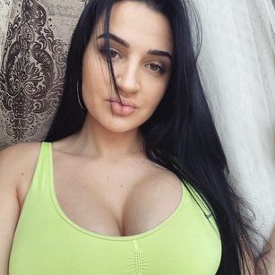 Model - SweetPeach girl