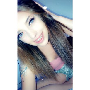 Model - Roxy Anne cum