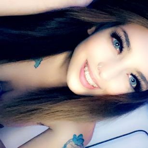 Model - Roxy Anne blueeyes