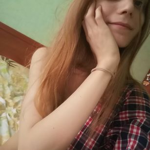 Model - CuteQIntersex striptease