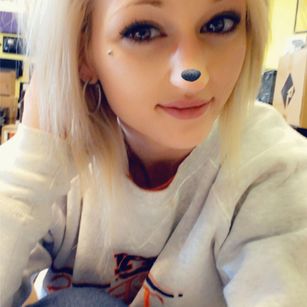 Model - Priscilla athletic