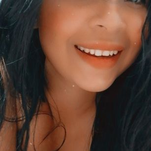 Model - Denise Thompson brunette