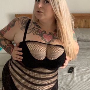 Model - InkedBBWCoral bigtits