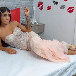 Model - ChanelLeah boobs