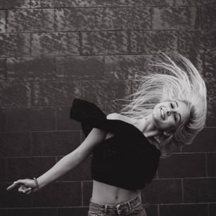 Model - AppleBrandy joi