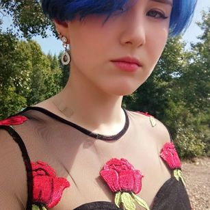 Model - Anna Cherry girl