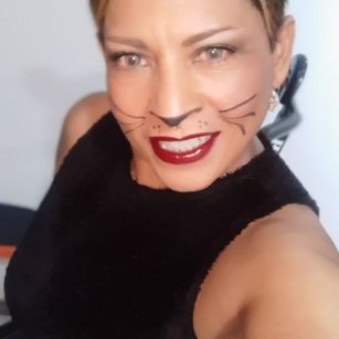 Model - Sara roche teacher