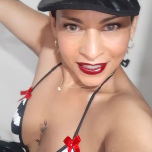 Model - Sara roche bsd