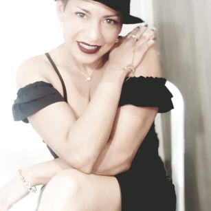 Model - Sara roche squirt